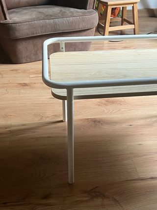 Mesa auxiliar con ruedas