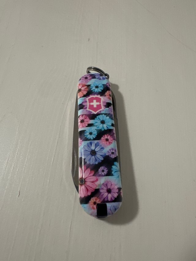 Navaja Victorinox con flores