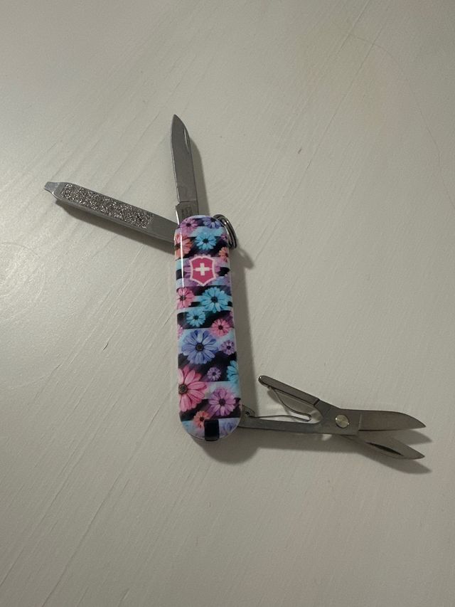 Navaja Victorinox con flores
