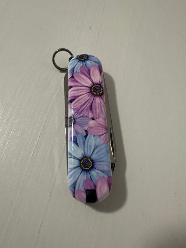 Navaja Victorinox con flores