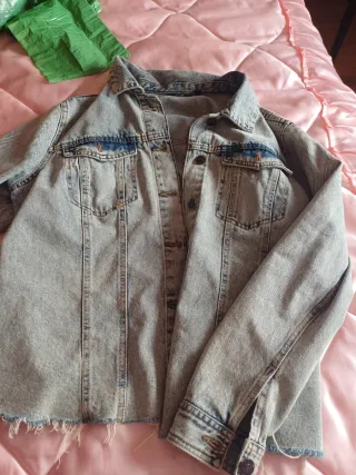 Chaqueta vaquera desgastada
