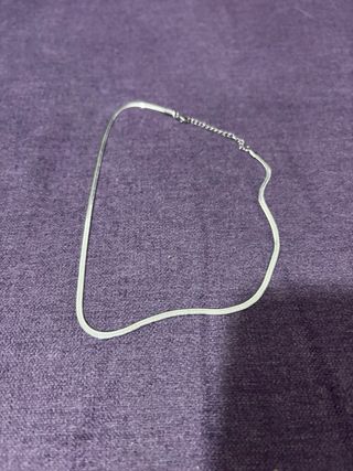 Gargantilla plateada plana