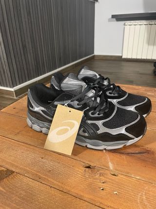 Asics Gel Negras y Plateadas