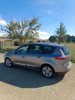 Renault Grand Scenic 2013