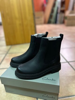 Botines Chelsea Clarks Negro Cuero