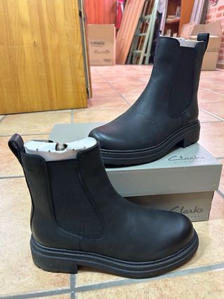 Botines Chelsea Clarks Negro Cuero