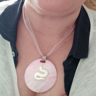 Colgante nácar y plata serpiente