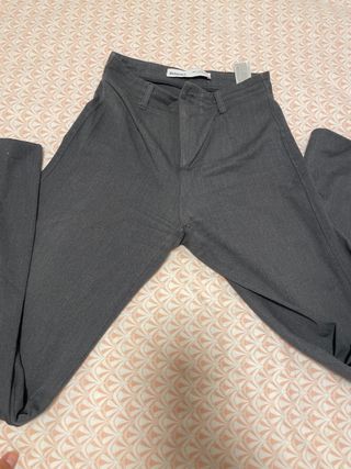 Pantalón talle alto gris Bershka