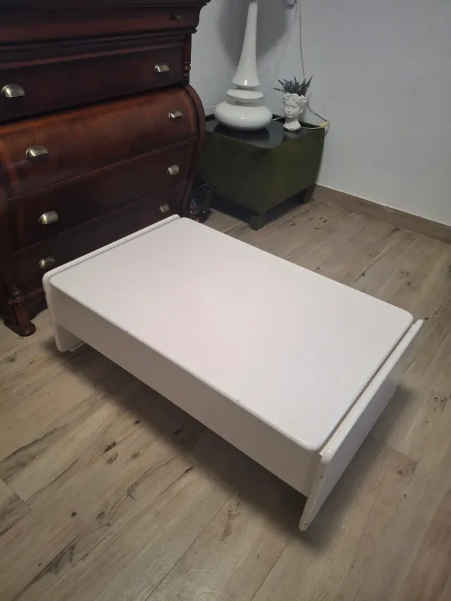 Mesa de centro de madera con almacenaje