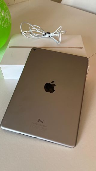 iPad Apple Air 2 - A1566 Plata - 64 Gb
