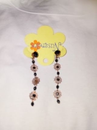 Pendientes largos dorados y negros