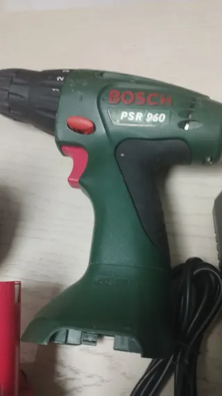Taladro Bosch PSR 960 con accesorios