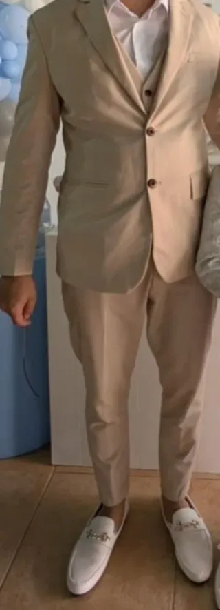 Traje de vestir beige claro