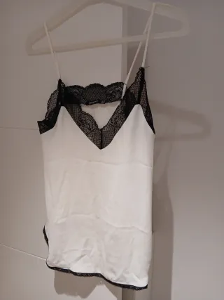 Blusa blanca con encaje negro Talla S