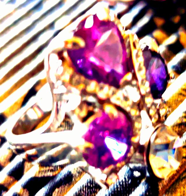 Anello artigianale con pietre viola