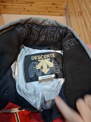 Chaqueta Descente esquí roja y gris.