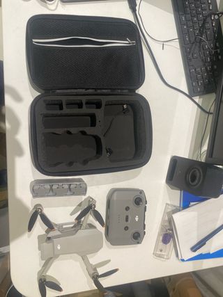 Dron DJI Mini 2 + 3 baterias + cargador + estuche
