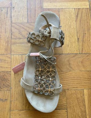 Sandalias Alma en Pena Beige y Doradas
