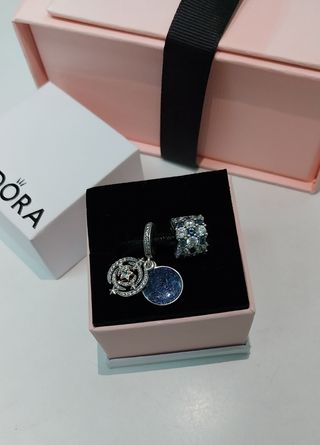 Lote 2 charms Pandora plata y azul