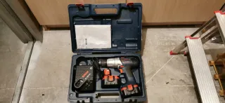 Taladro Bosch con cargador y batería