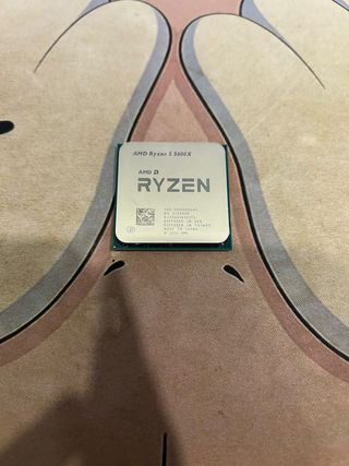 Procesador AMD Ryzen 5 5600X (Placa si se desea)