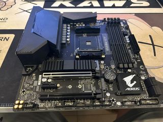 Procesador AMD Ryzen 5 5600X (Placa si se desea)