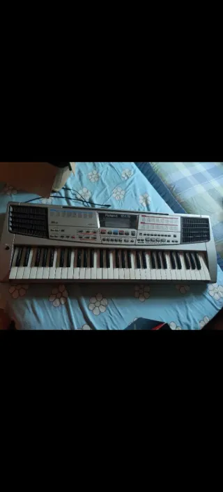 Teclado Roland EM-15