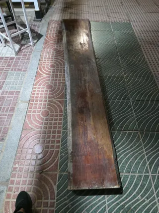 Sillas madera 20,sillas metálicas 26y mesas 6 