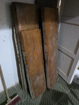 Sillas madera 20,sillas metálicas 26y mesas 6 