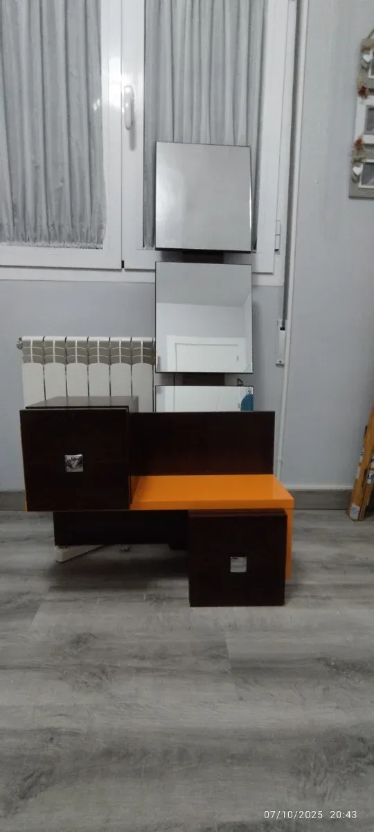 Mueble de entrada con espejo..