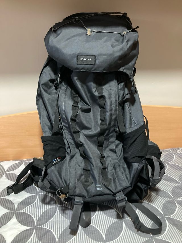 Mochila Trekking Forclaz 70L Gris