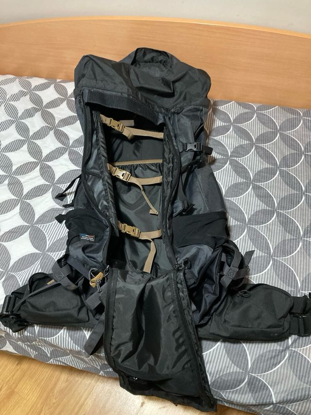 Mochila Trekking Forclaz 70L Gris