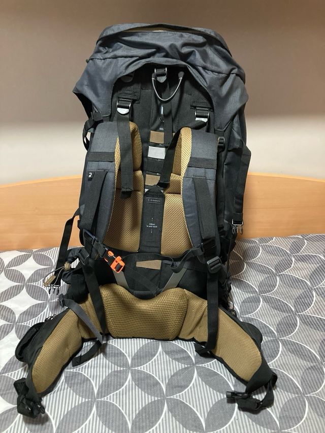 Mochila Trekking Forclaz 70L Gris