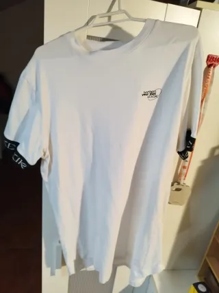 Camiseta blanca manga corta con estampado