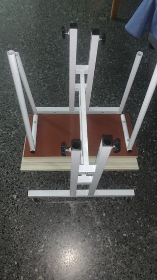 Mesa auxiliar elevable