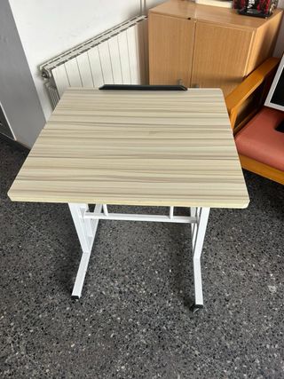 Mesa auxiliar elevable