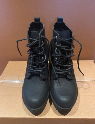 Botines de tacón nuevos acordonados