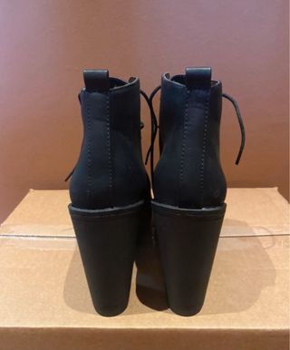 Botines de tacón nuevos acordonados