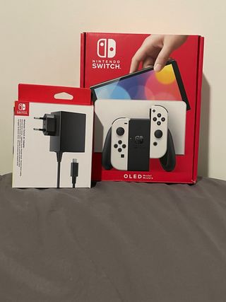 Nintendo Switch OLED White — Come nuovo e cover 