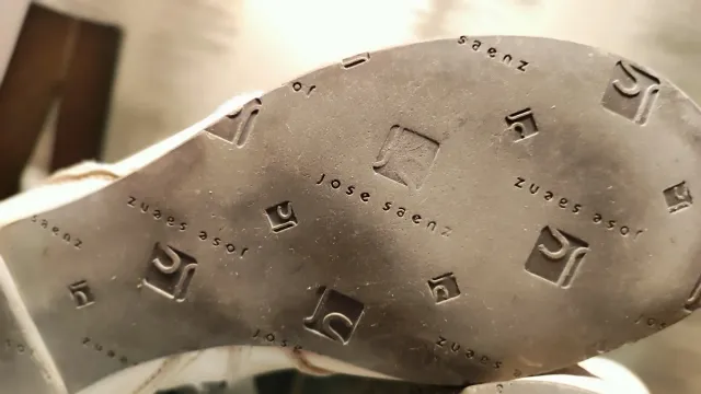 Botines Jose Saenz de piel beige planos