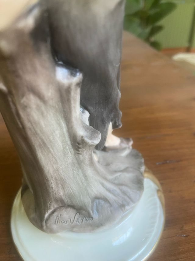 Statua Capodimonte Bambino con Cappello