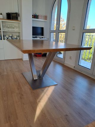 Mesa de comedor de fabricación artesanal