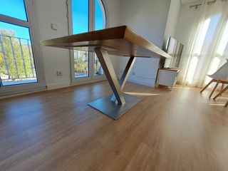Mesa de comedor de fabricación artesanal