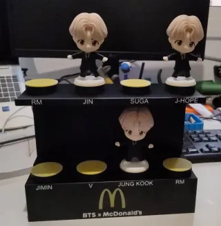 Expositor Tiny Tan BTS x McDonald's