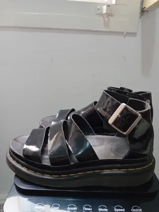 Sandalias Dr. Martens 37 Negras Charol