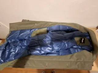 BLAUER original, relleno de plumas.
