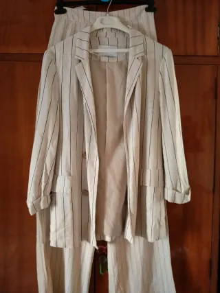 Americana rayas beige y pantalones sin estrenar