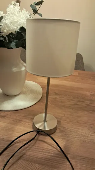 Lámpara de mesa moderna