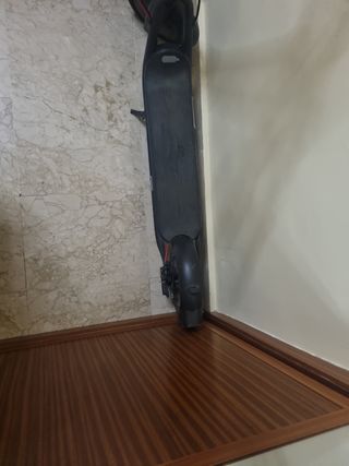 Patinete eléctrico negro