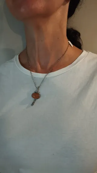 Collar de plata con colgante de piedra de luna